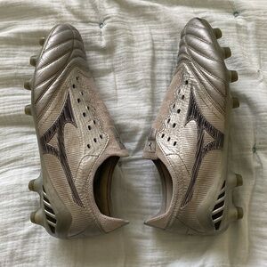 Made in Japan mizuno silver cleats